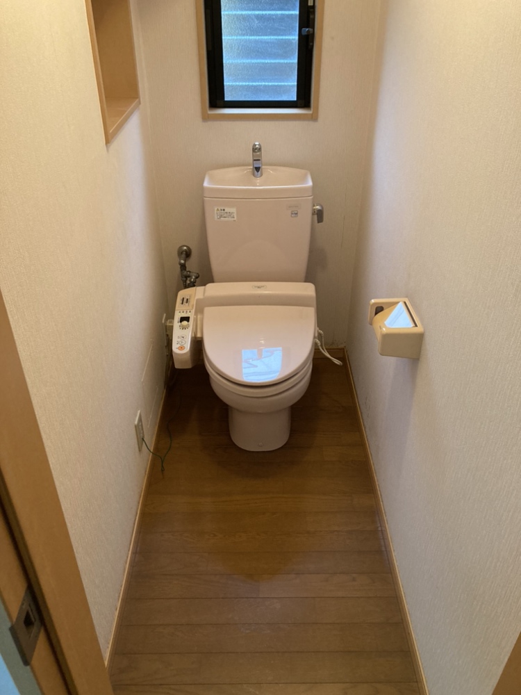 日高市上鹿山　トイレリフォーム　48万6千円（工事費込・税込）