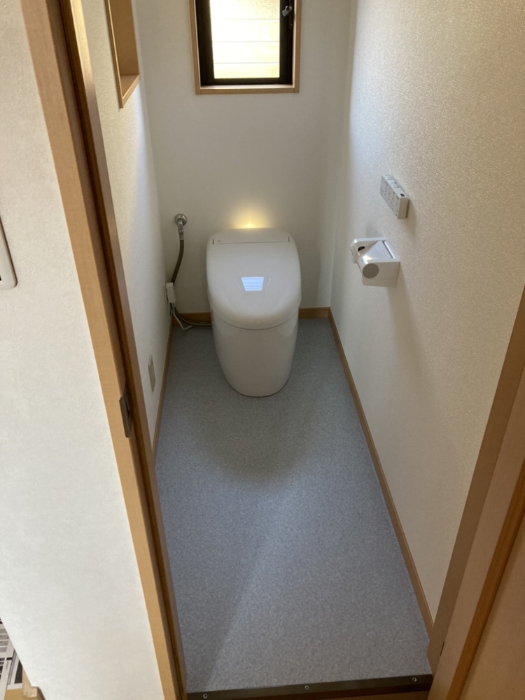 日高市上鹿山　トイレリフォーム　48万6千円（工事費込・税込）