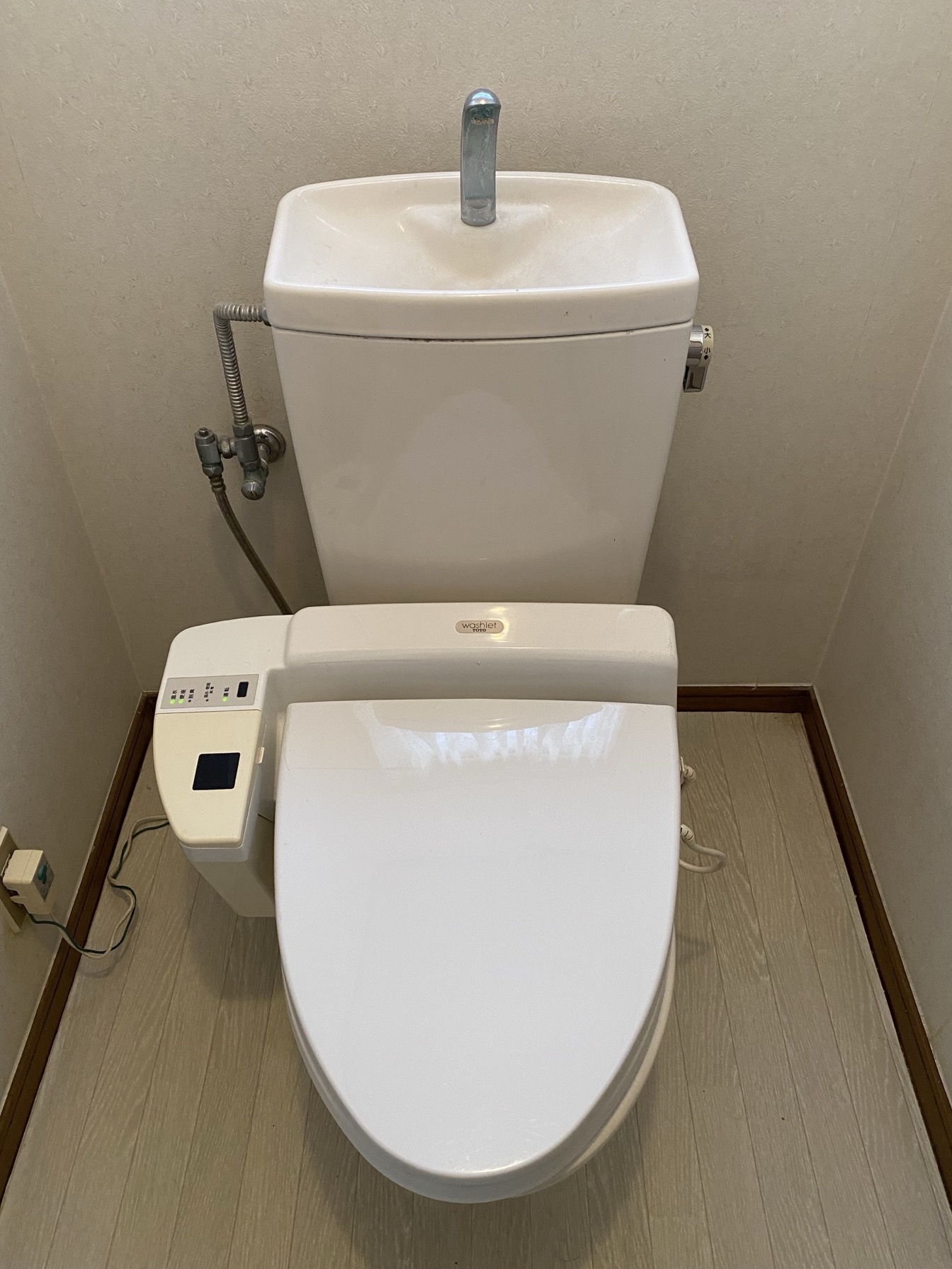 日高市新堀　トイレリフォーム　17万5千円（工事費込・税込）