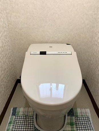 日高市武蔵台　トイレリフォーム　20万6千円（工事費込・税込）