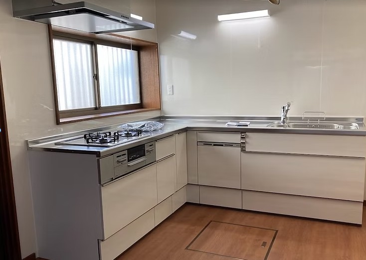 日高市高萩　キッチンリフォーム・内装工事　196万2千円（工事費込・税込）
