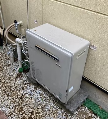 新　日高市高萩　給湯器交換　25万7千円（工事費込・税込）