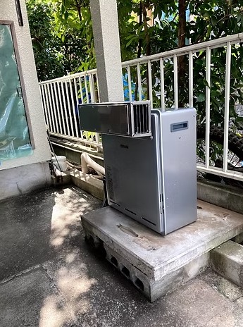 日高市下鹿山 給湯器交換 29万8千円(工事費込・税込)