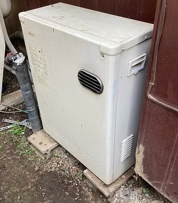 日高市森戸新田　給湯器交換　23万円（工事費込・税込）