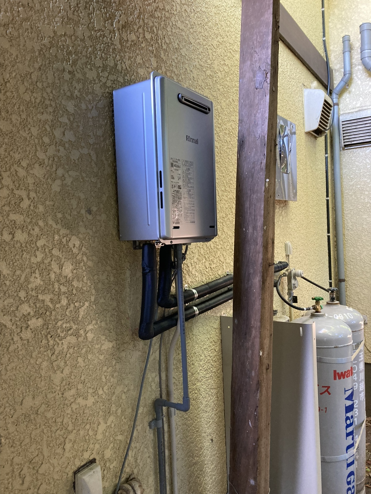 鳩山町熊井 給湯器交換 17万円(工事費込・税込)