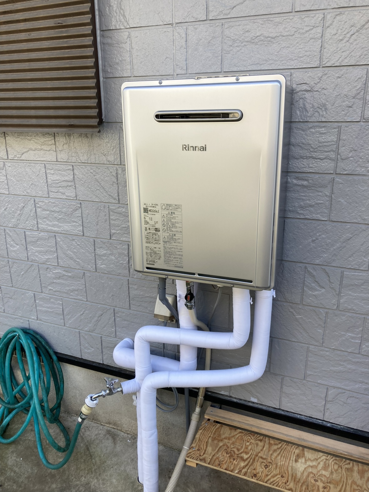 日高市四本木　給湯器交換　19万8千円（工事費込・税込）