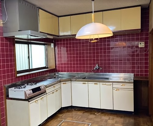 日高市高萩　キッチンリフォーム・内装工事　196万2千円（工事費込・税込）