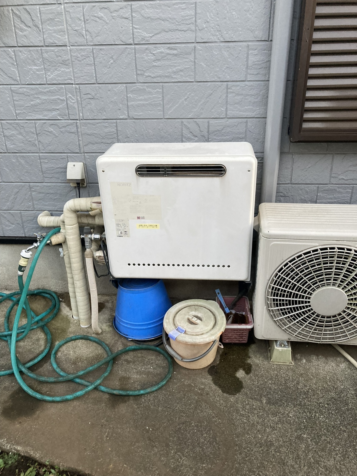 日高市四本木　給湯器交換　19万8千円（工事費込・税込）