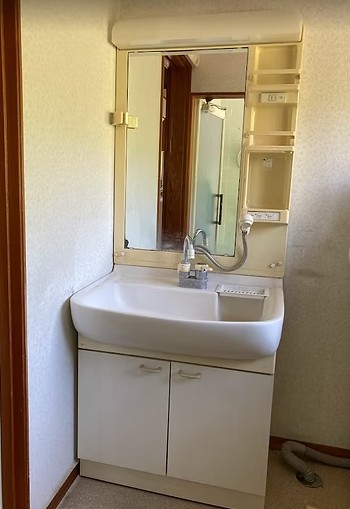 日高市高萩　洗面化粧台交換　14万6千円（工事費込・税込）