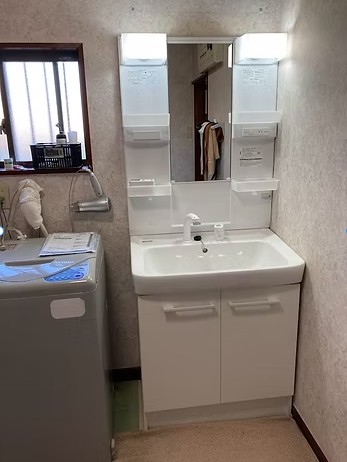 日高市中沢　洗面化粧台交換　8万8千円（工事費込・税込）