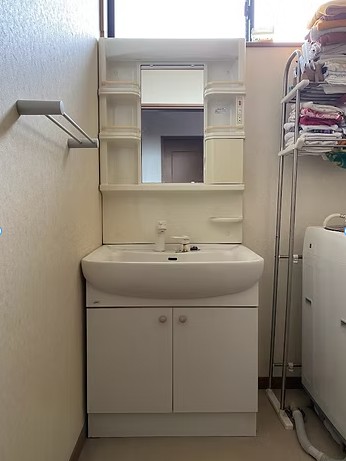 鶴ヶ島市新町　洗面化粧台交換　14万5千円（工事費込・税込）