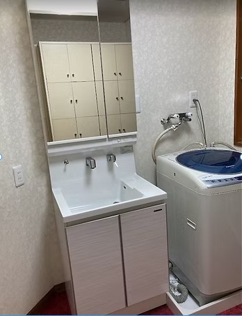 日高市高萩 洗面化粧台交換及び壁クロス張替え 44万円(工事費込・税込)