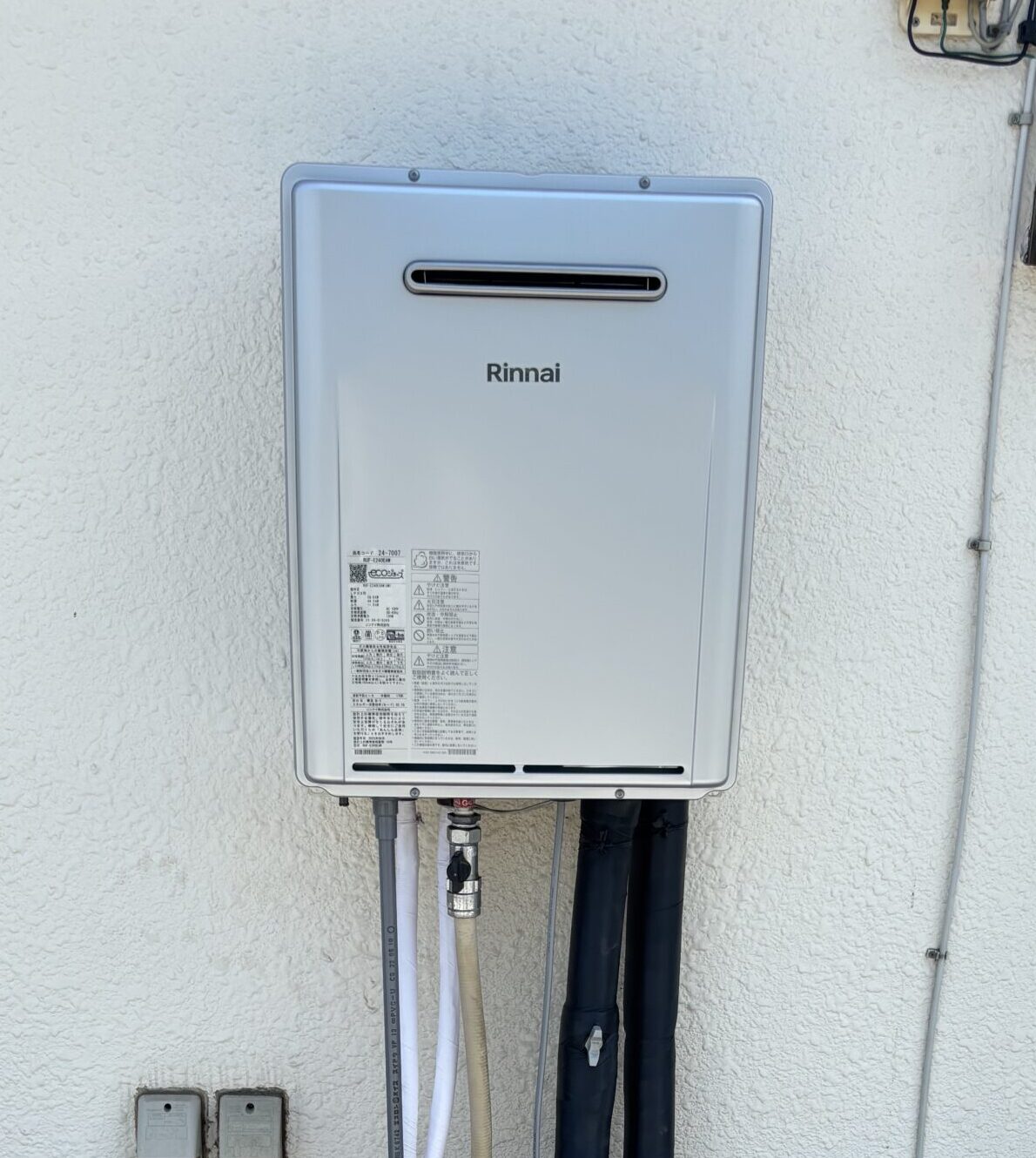 日高市駒寺野新田 給湯器交換 26万円(工事費込・税込)