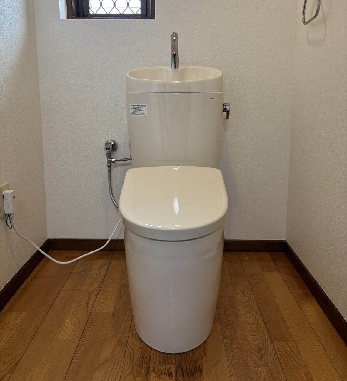 飯能市双柳 トイレリフォーム・壁クロス張替 34万5千円(工事費込・税込)