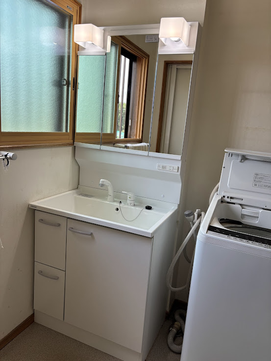 日高市武蔵高萩　洗面化粧台交換　14万円　（工事費込・税込）