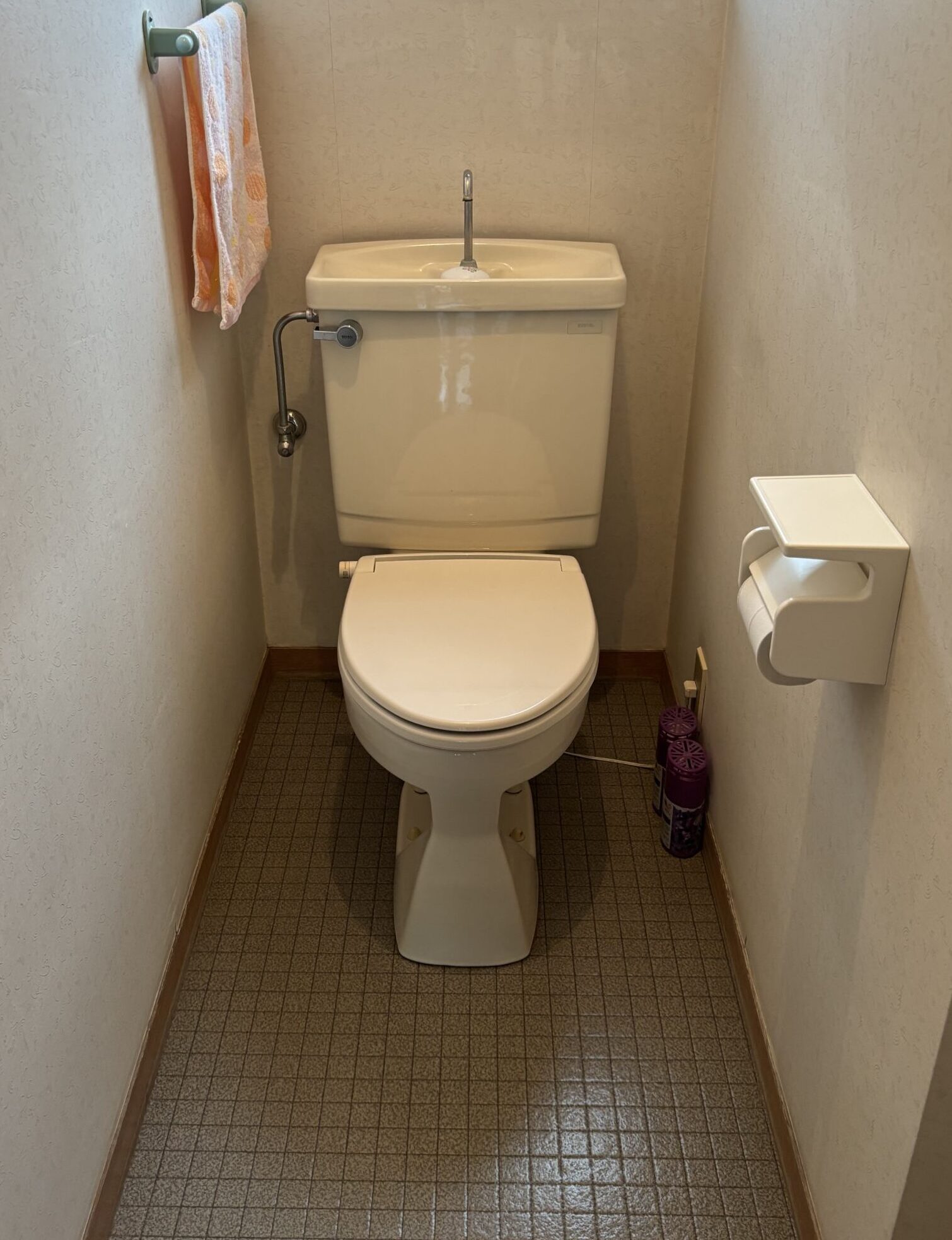日高市旭ヶ丘　トイレリフォーム・床張り替え　23万円　（工事費込・税込）