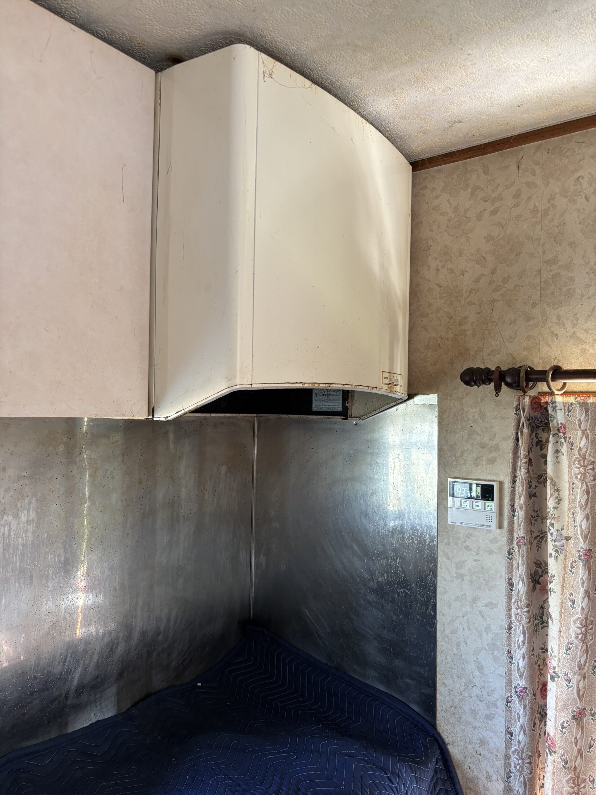 日高市猿田　レンジフード交換　14万1千円　（工事費込・税込）