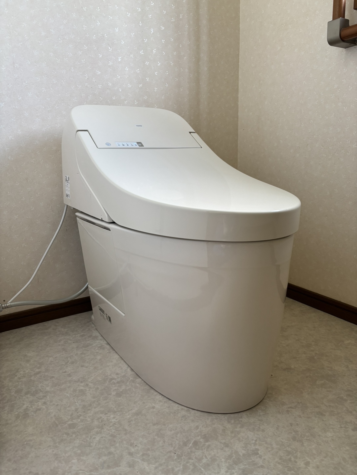 日高市中沢　トイレリフォーム・床張り替え　20万1千円（工事費込・税込）