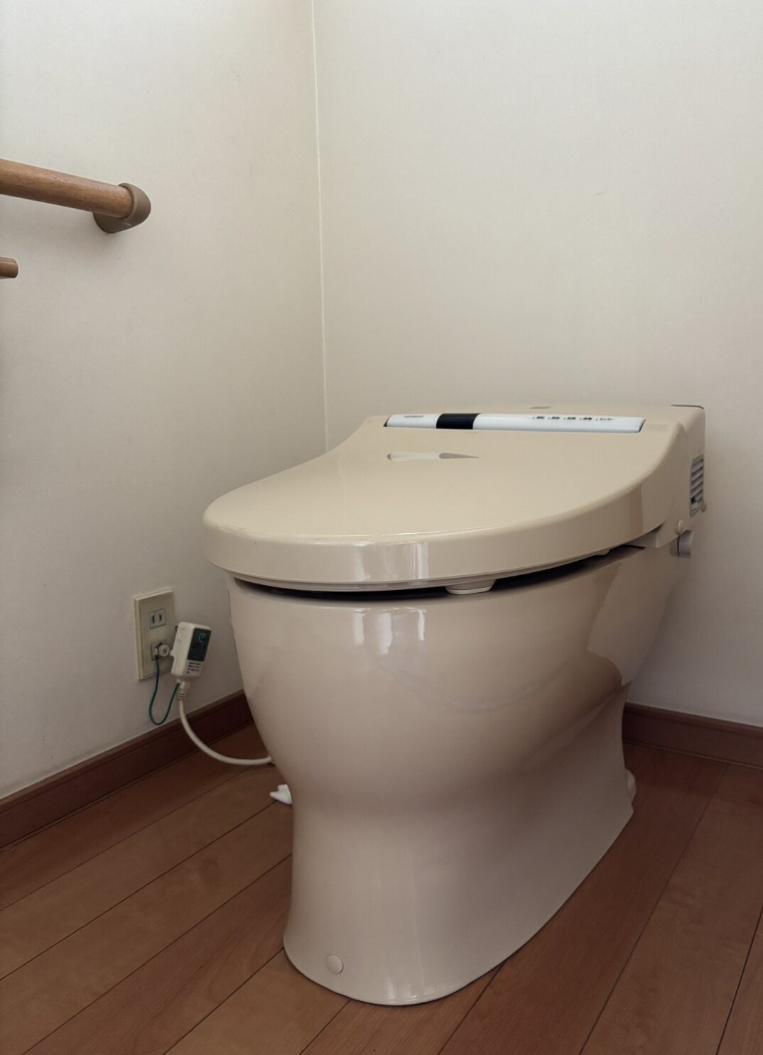 日高市森戸新田　トイレリフォーム　43万2千円（工事費込・税込）