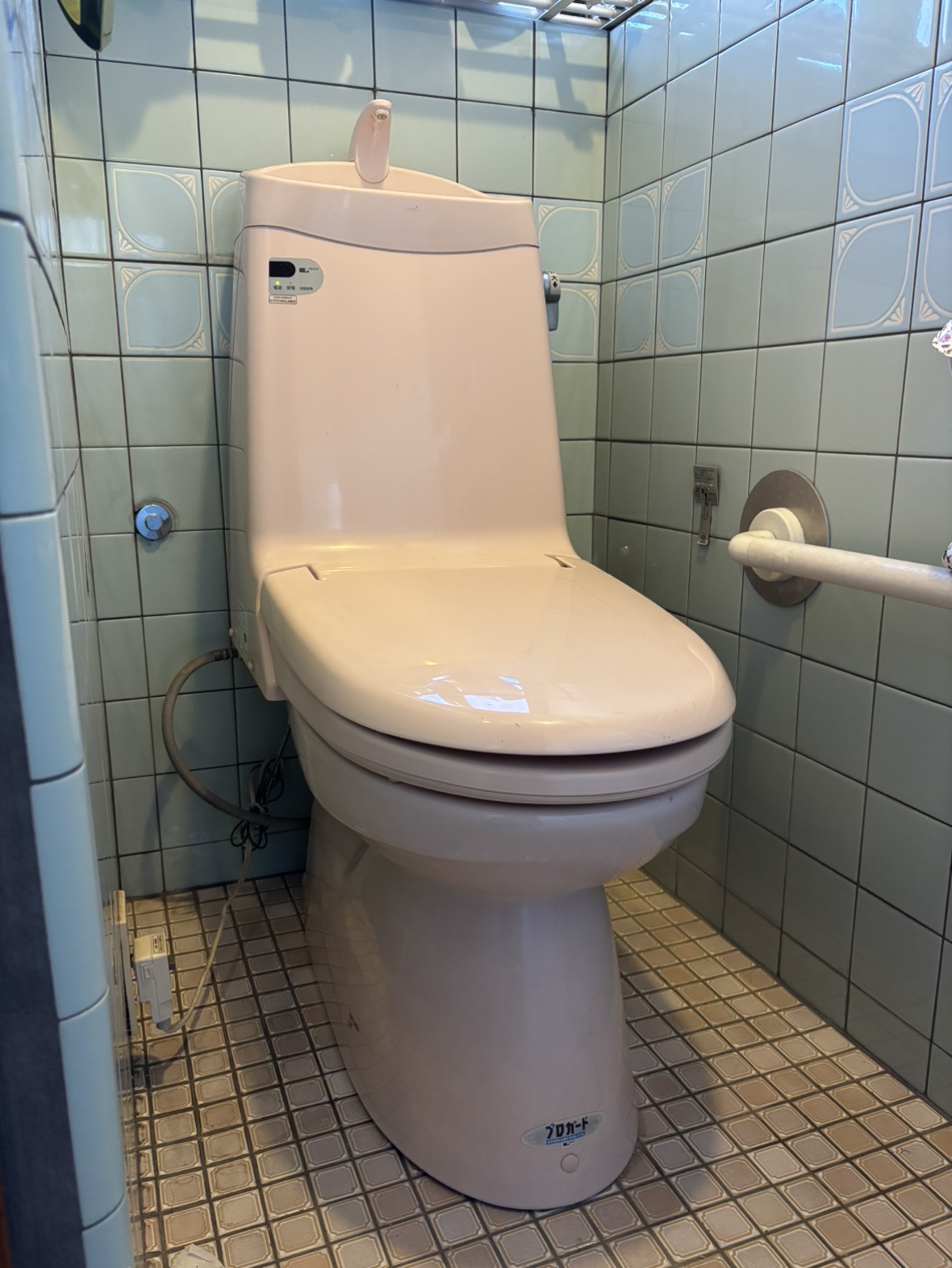 新　日高市高萩　トイレリフォーム　20万5千円（工事費込・税込）