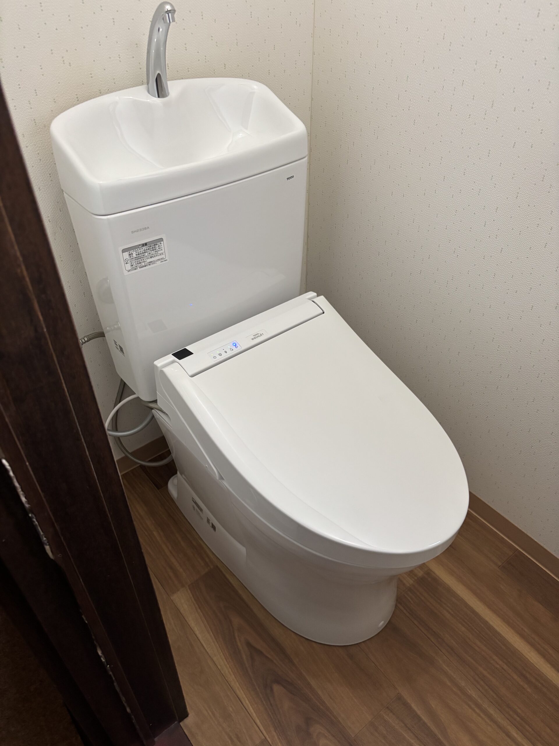 新　日高市鹿山　トイレリフォーム・床張替え　25万6千円（工事費込・税込）