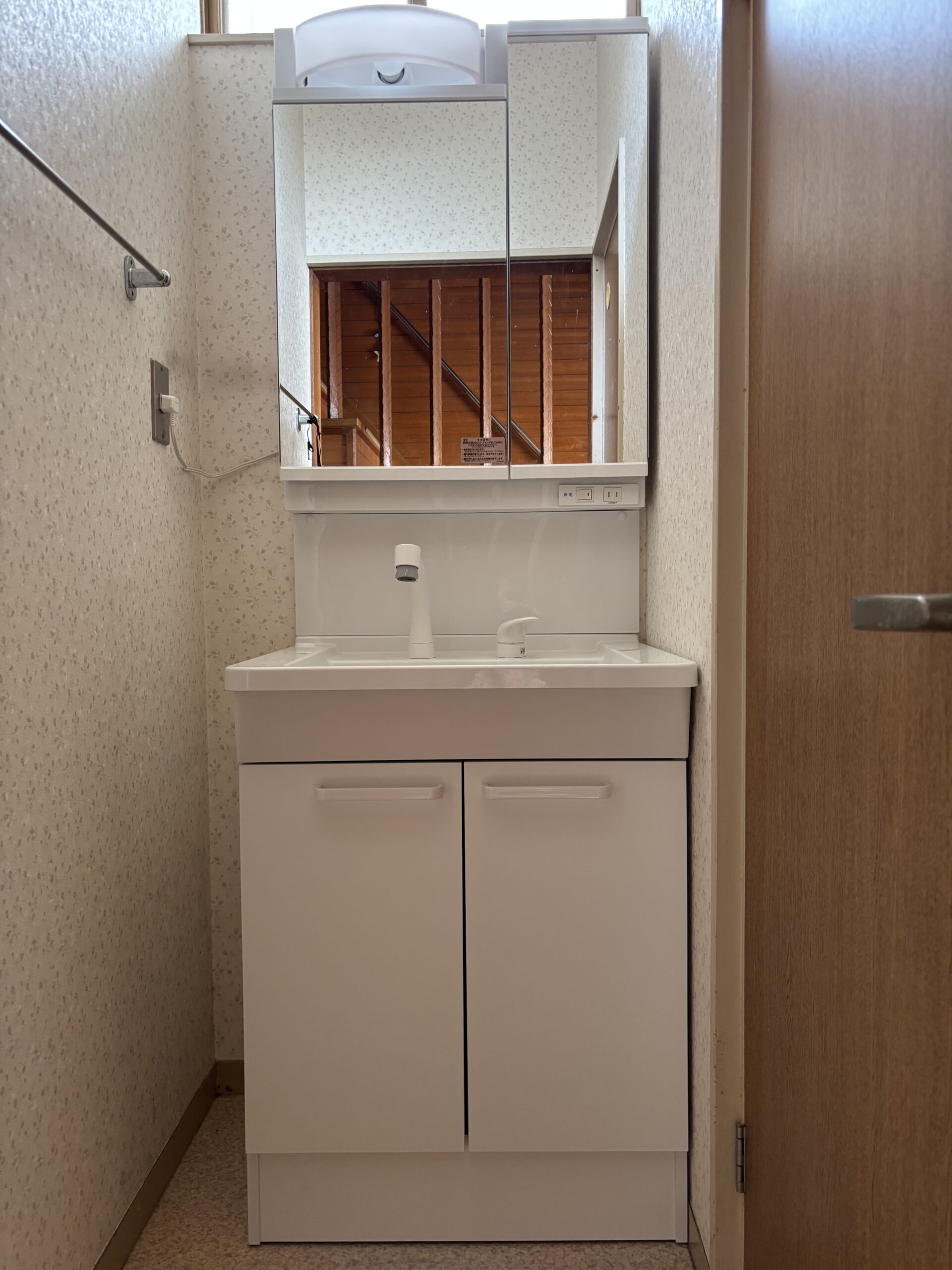 日高市高萩東　洗面化粧台交換　22万円（工事費込・税込）