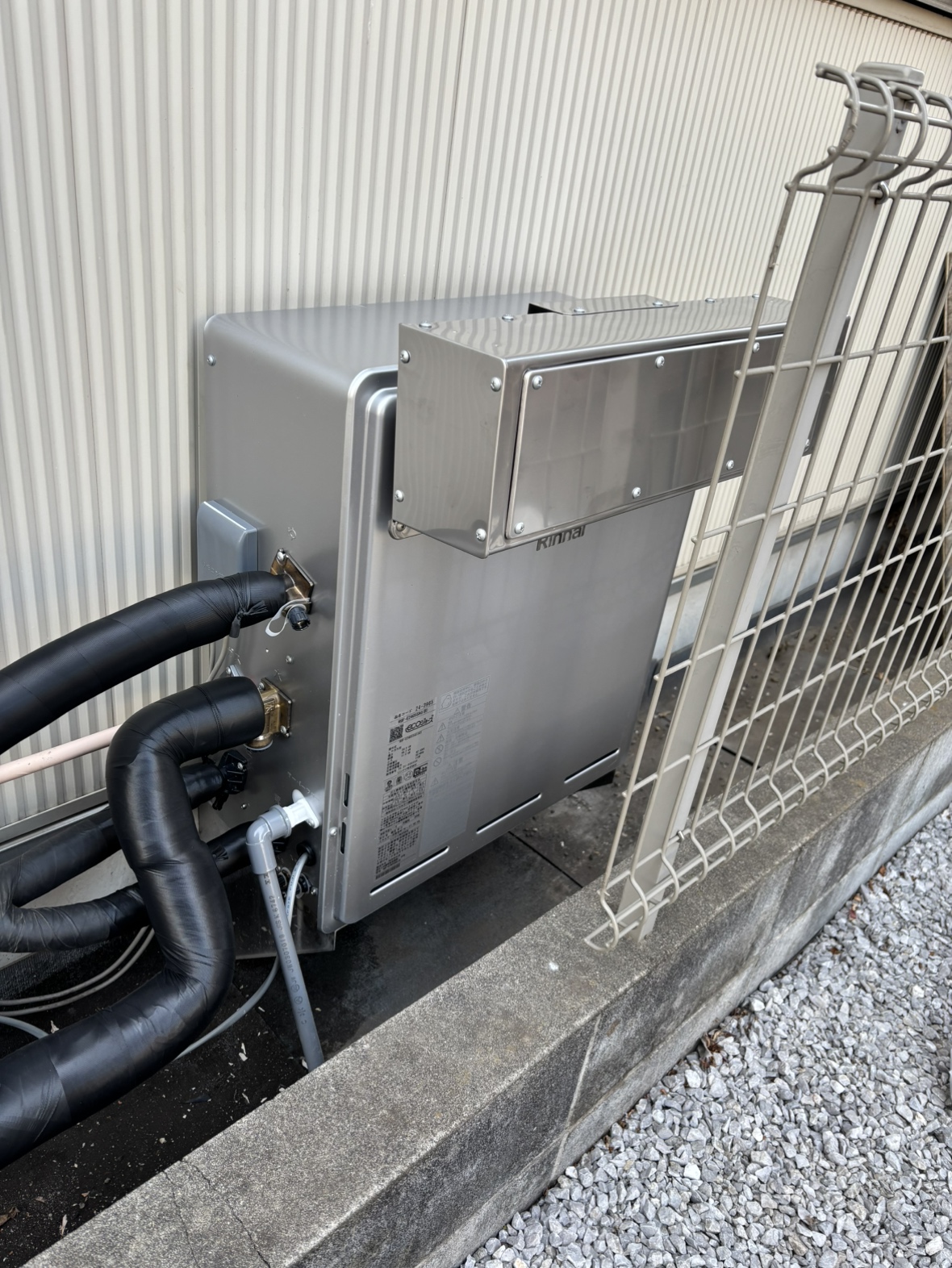 日高市武蔵高萩　給湯器交換　26万2千円（工事費込・税込）