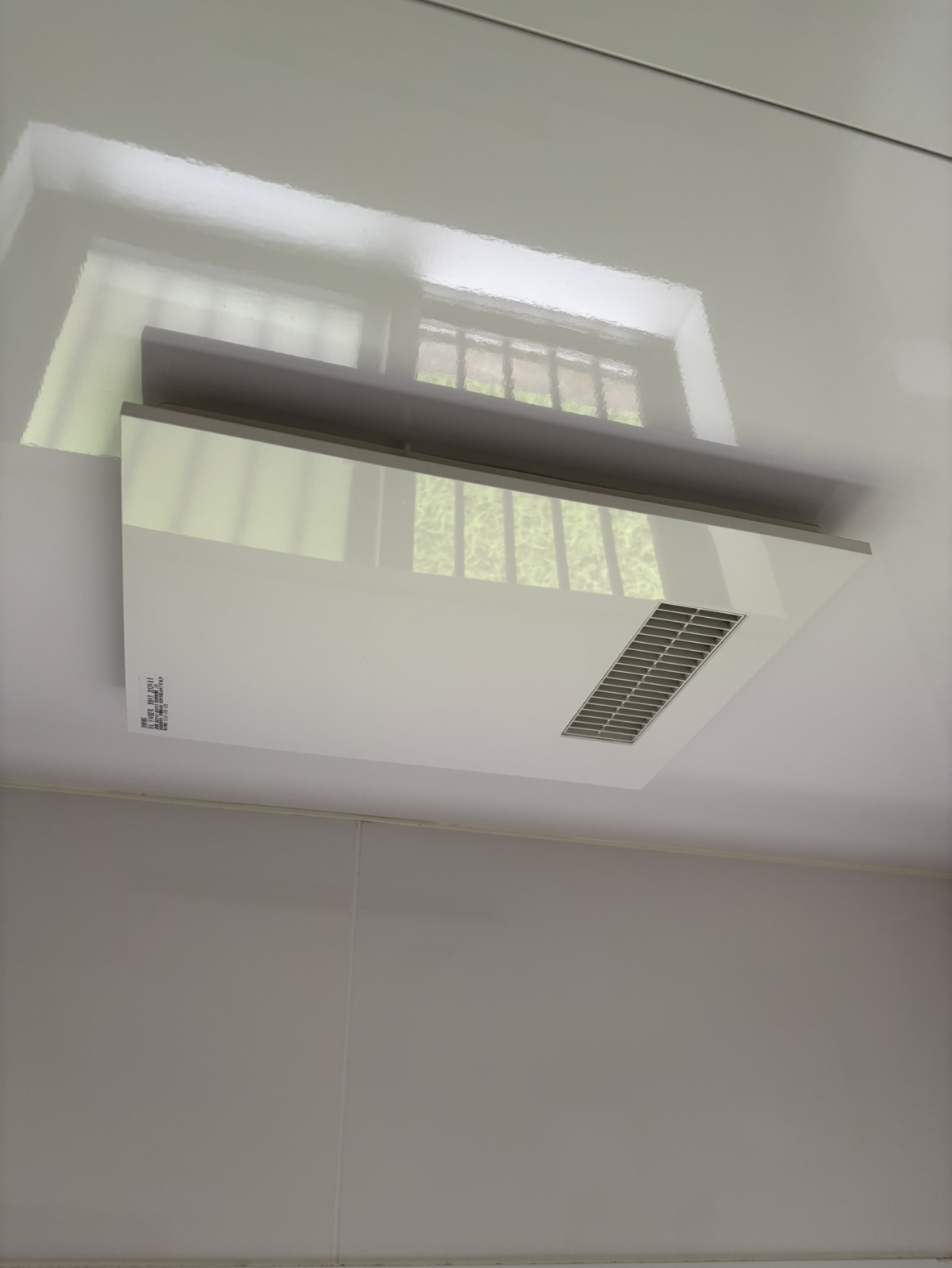 日高市南平沢　浴室換気扇とトイレの換気扇交換　14万1千円（工事費込・税込）