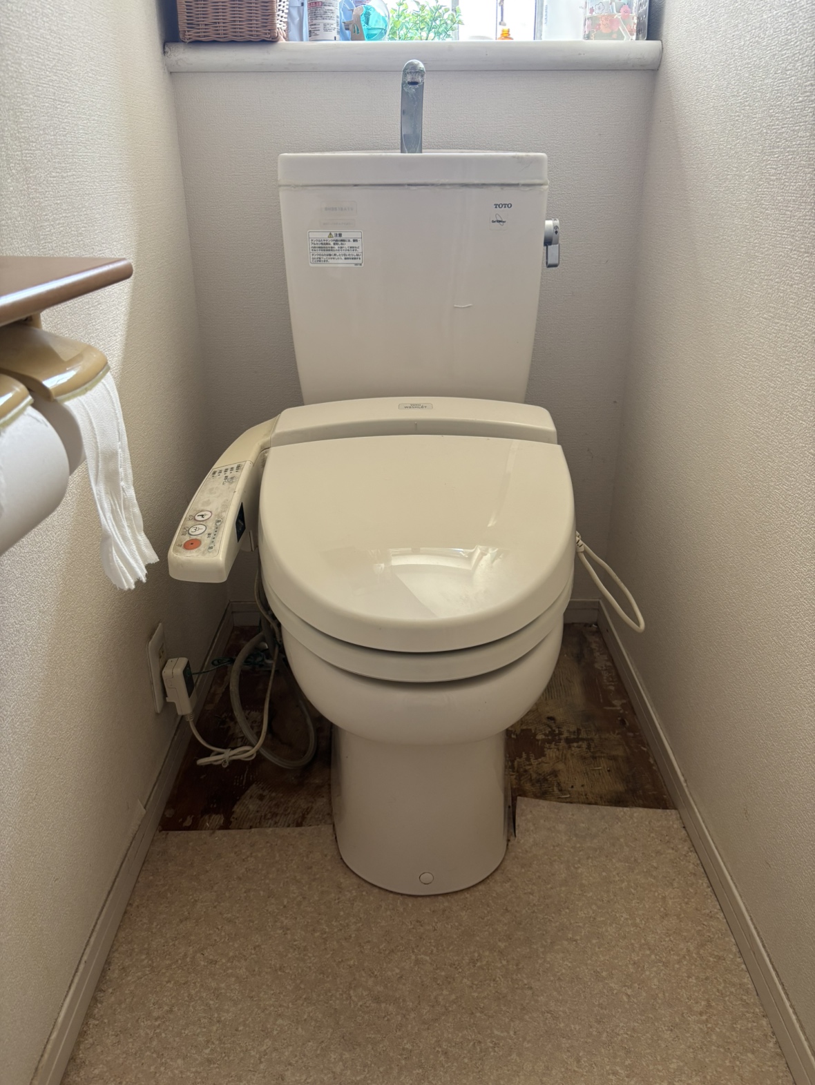 日高市女影　トイレリフォーム・床張替え　17万7千円（工事費込・税込）