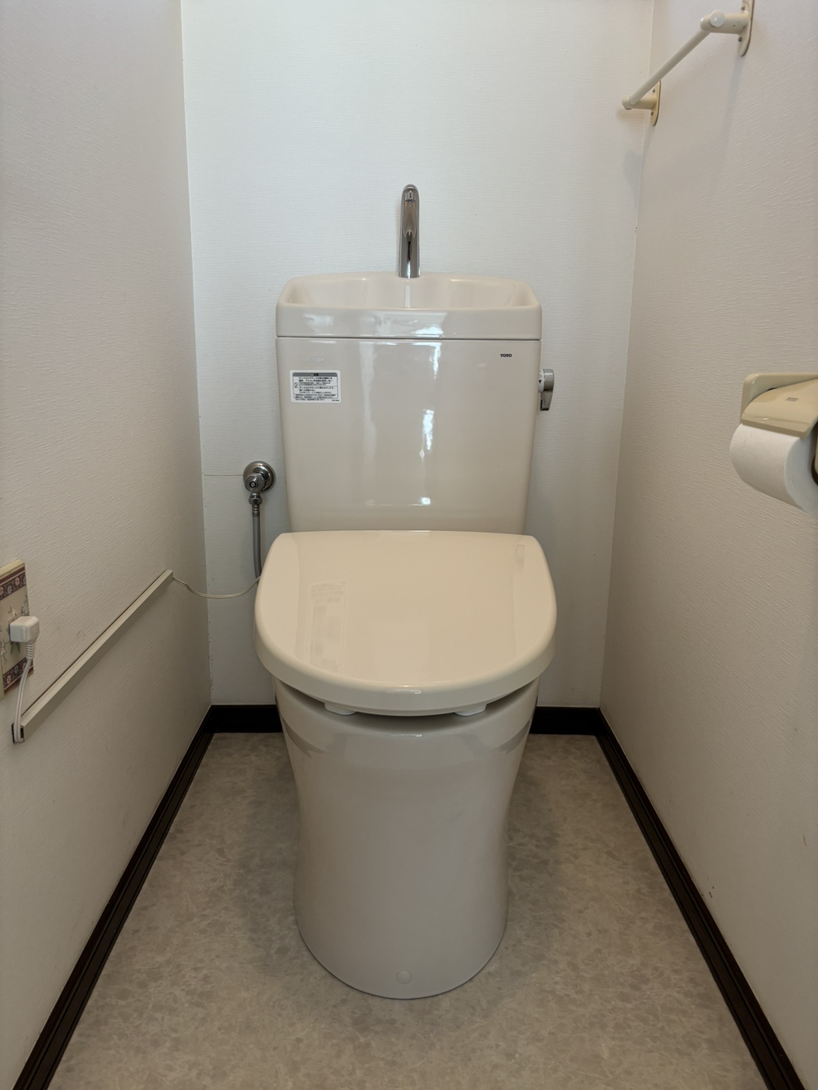 飯能市中山　トイレリフォーム・床張替え　16万5千円（工事費込・税込）